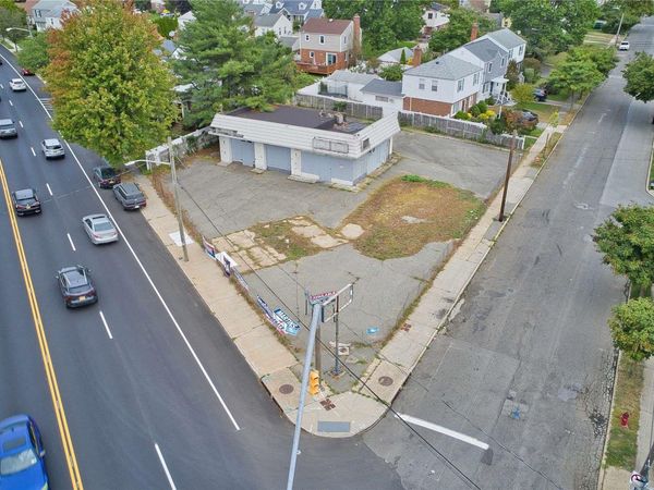 400 Herricks Road, Mineola, NY 11501