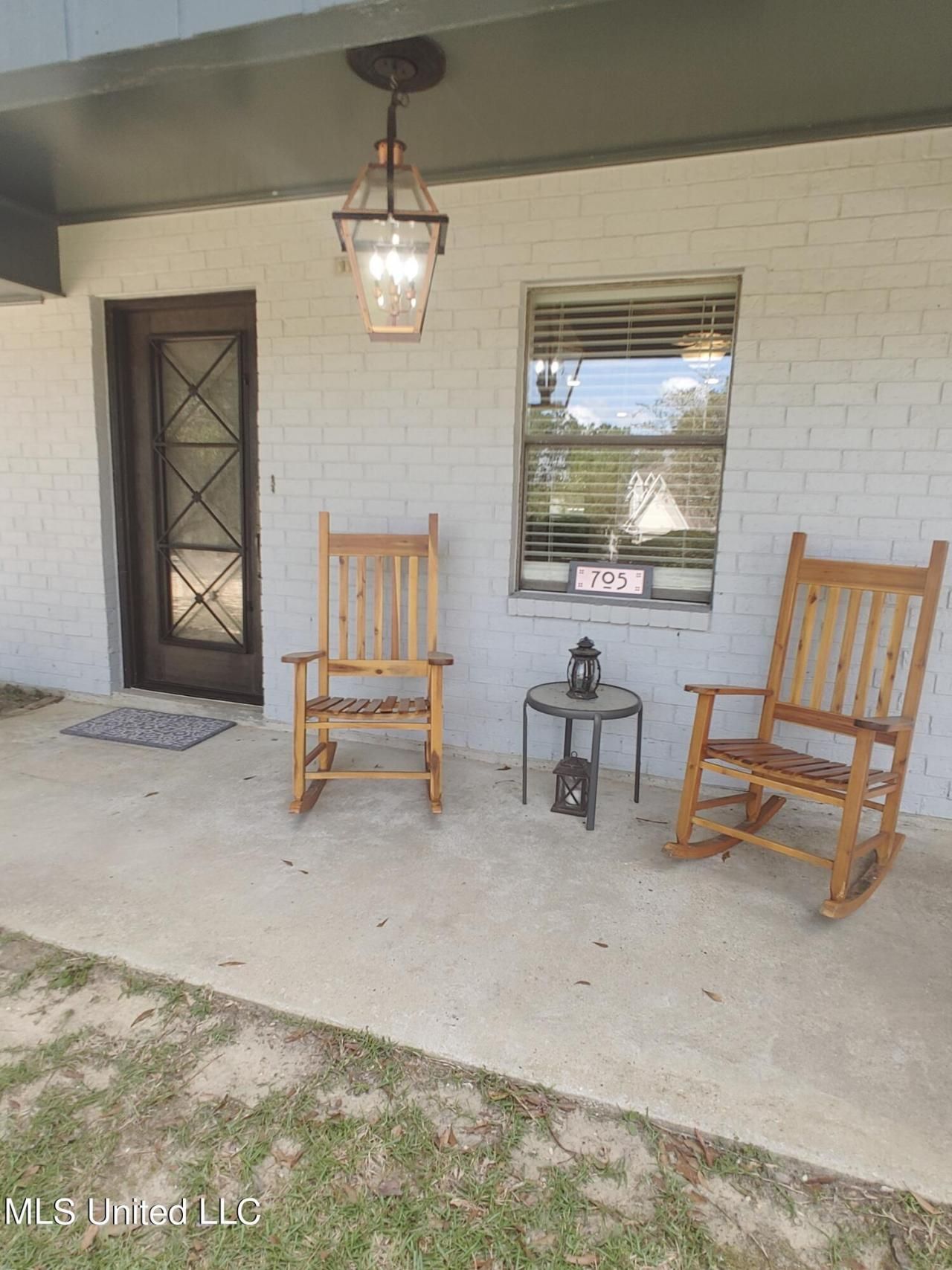 705 E Lakeshore Drive, Carriere, MS 39426 Main Photo