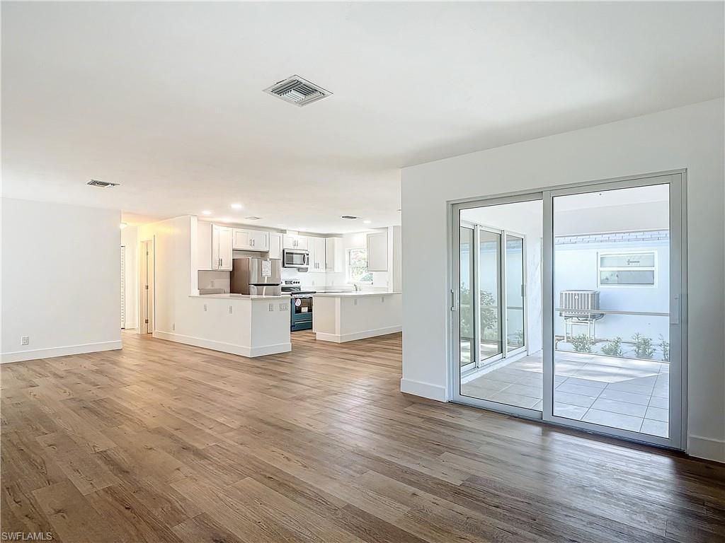 375 Carnaby Ct, Unit 54, Naples, FL 34112 Photo