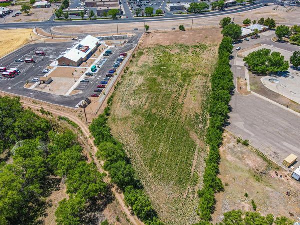 Lambros Lp SE, Los Lunas, NM 87031