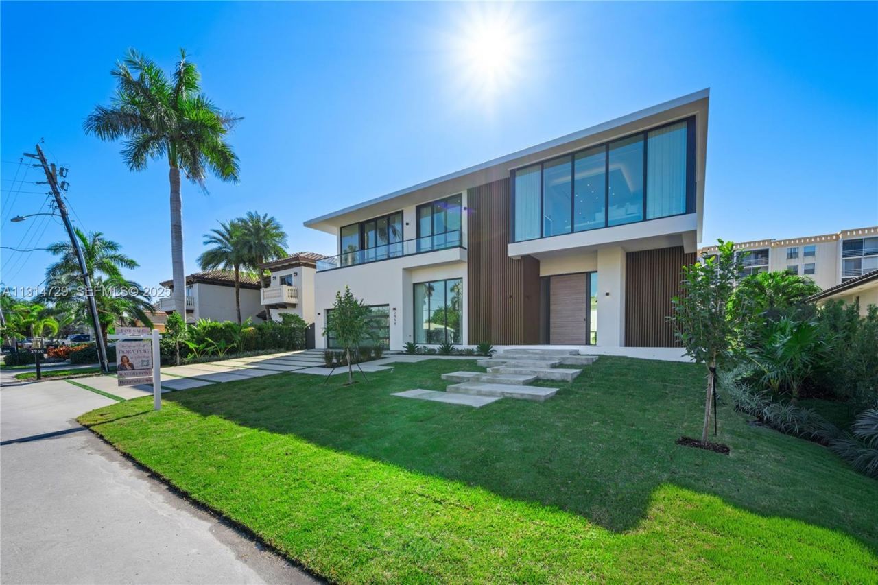 2950 NE 164th St, North Miami Beach, FL 33160 Photo