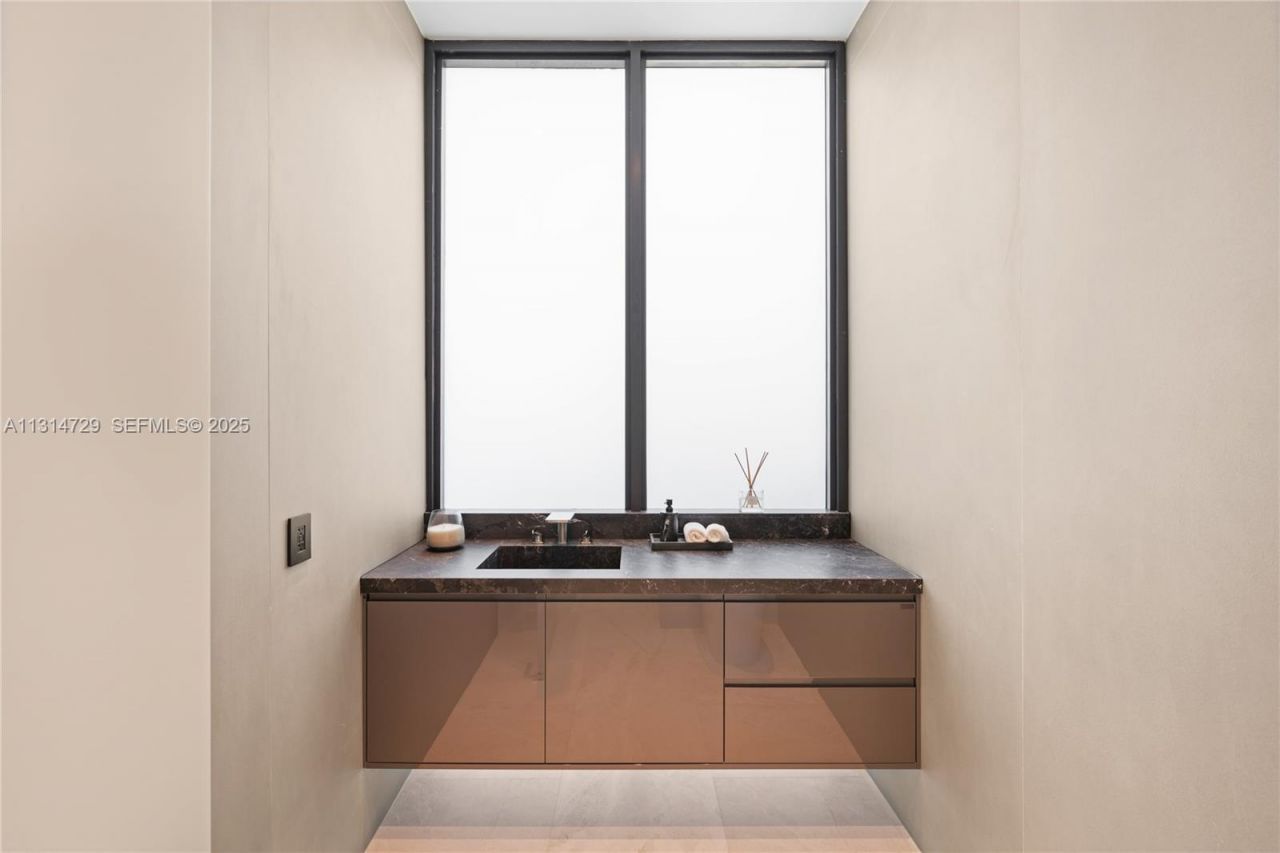 2950 NE 164th St, North Miami Beach, FL 33160 Photo