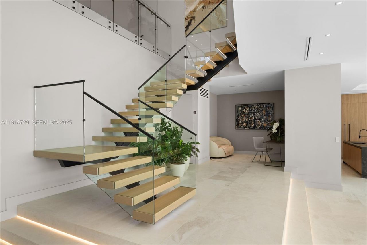 2950 NE 164th St, North Miami Beach, FL 33160 Photo