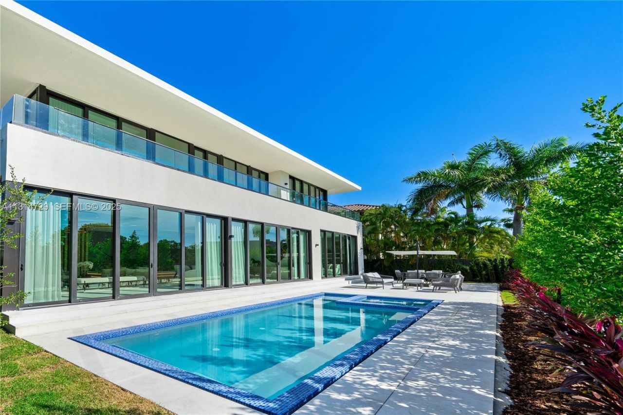 2950 NE 164th St, North Miami Beach, FL 33160 Photo