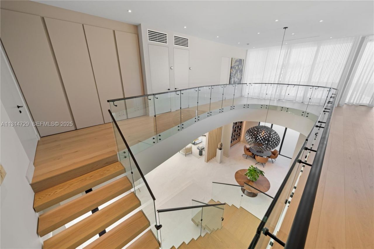 2950 NE 164th St, North Miami Beach, FL 33160 Photo