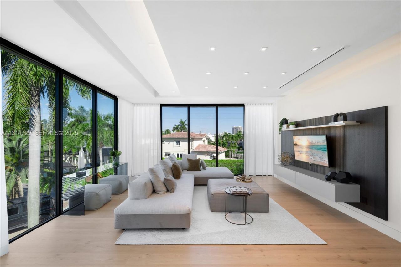 2950 NE 164th St, North Miami Beach, FL 33160 Photo