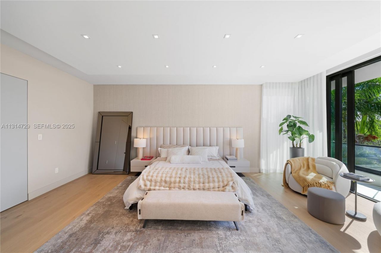 2950 NE 164th St, North Miami Beach, FL 33160 Photo