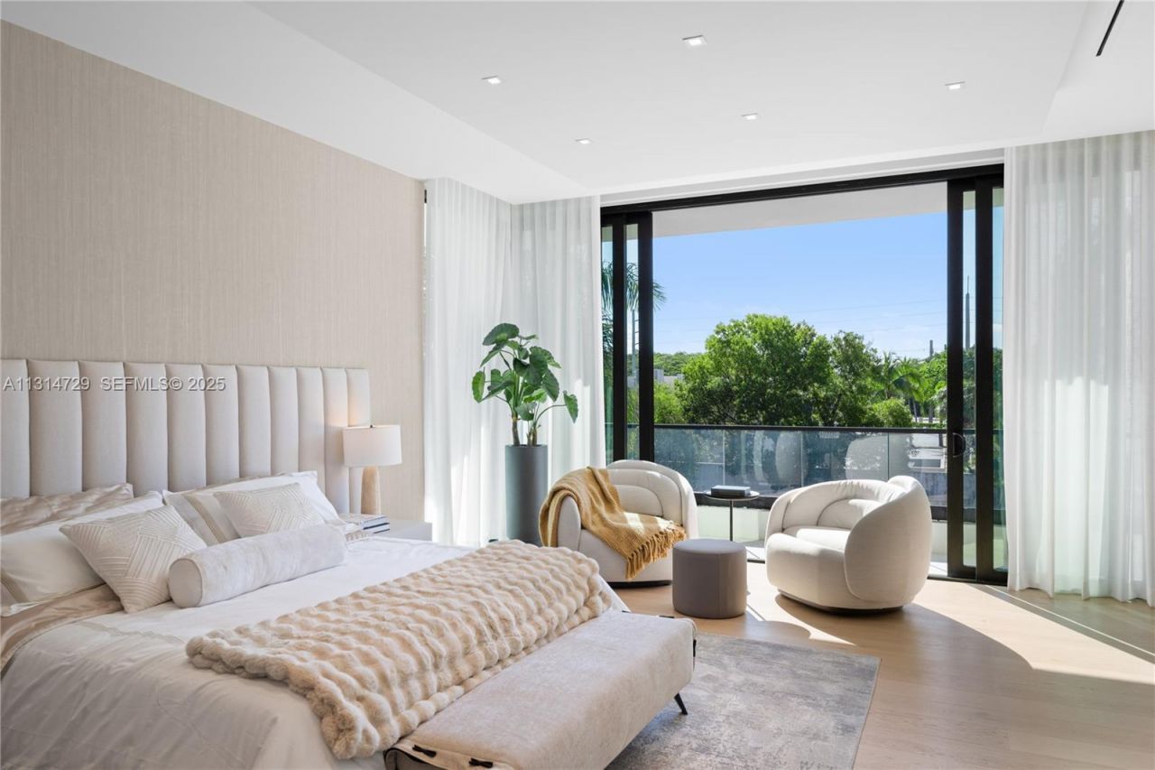 2950 NE 164th St, North Miami Beach, FL 33160 Photo