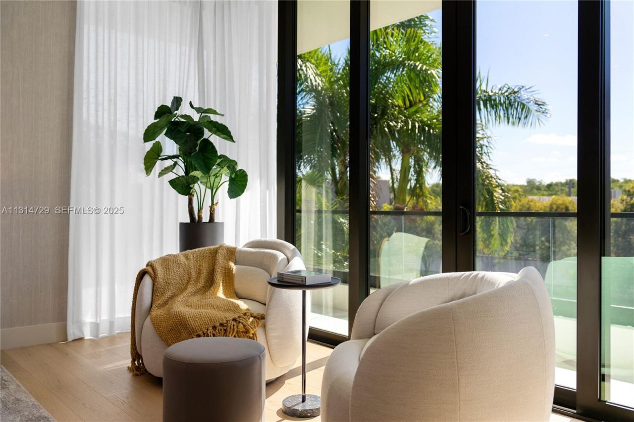 2950 NE 164th St, North Miami Beach, FL 33160 Photo