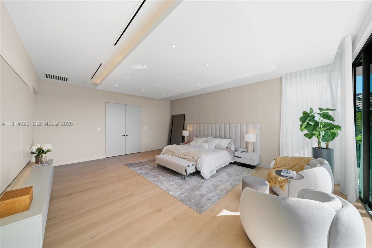 2950 NE 164th St, North Miami Beach, FL 33160 Photo