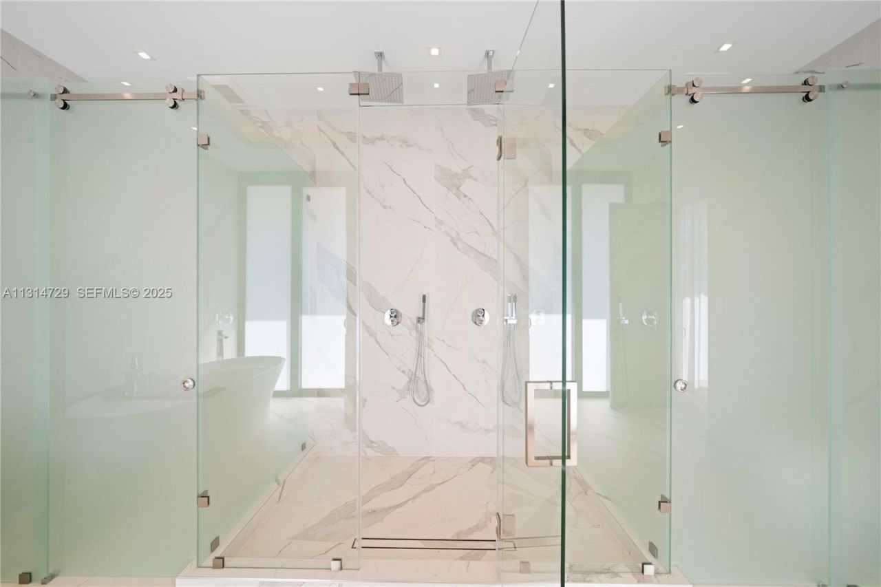 2950 NE 164th St, North Miami Beach, FL 33160 Photo