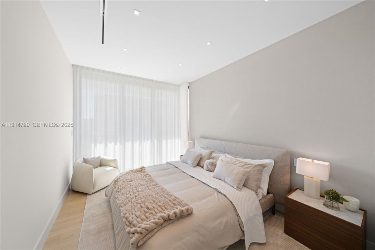 2950 NE 164th St, North Miami Beach, FL 33160 Photo