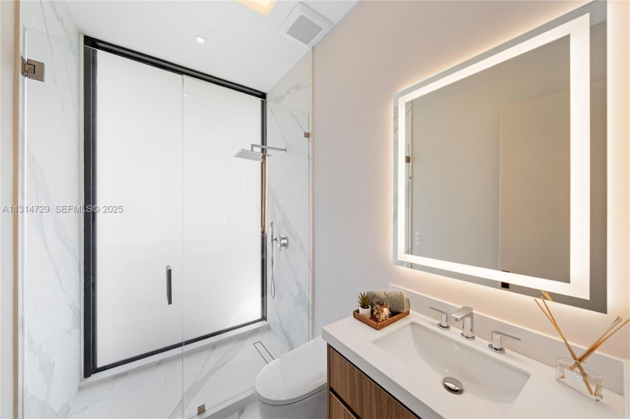 2950 NE 164th St, North Miami Beach, FL 33160 Photo