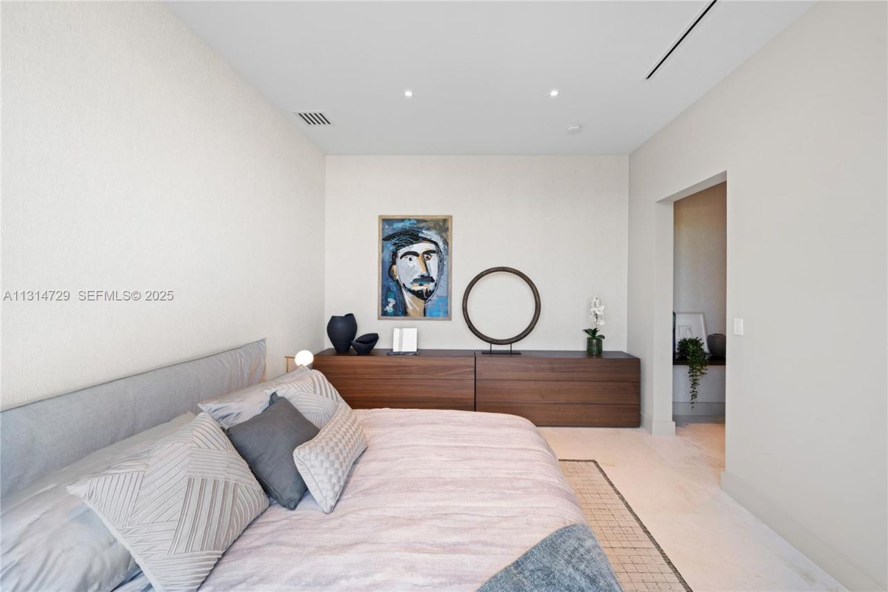 2950 NE 164th St, North Miami Beach, FL 33160 Photo