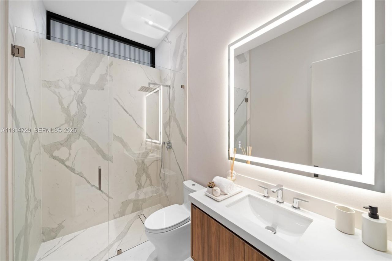 2950 NE 164th St, North Miami Beach, FL 33160 Photo