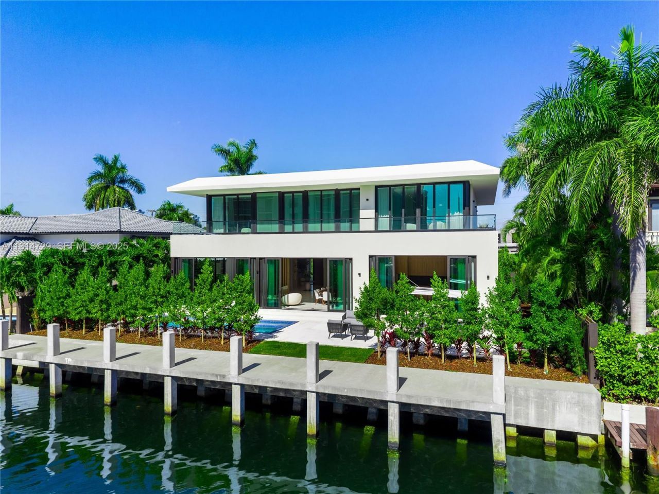 2950 NE 164th St, North Miami Beach, FL 33160 Photo