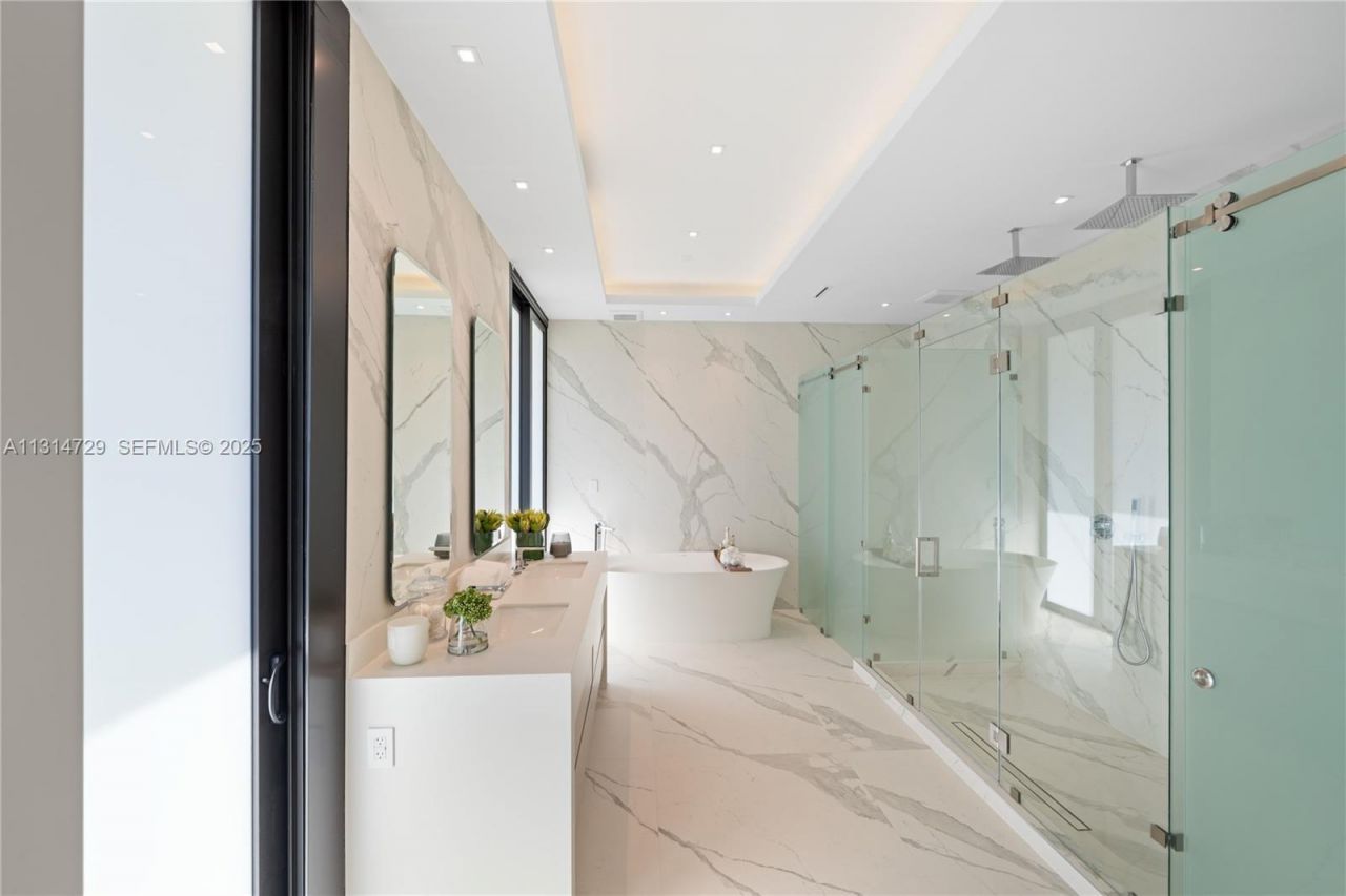 2950 NE 164th St, North Miami Beach, FL 33160 Photo