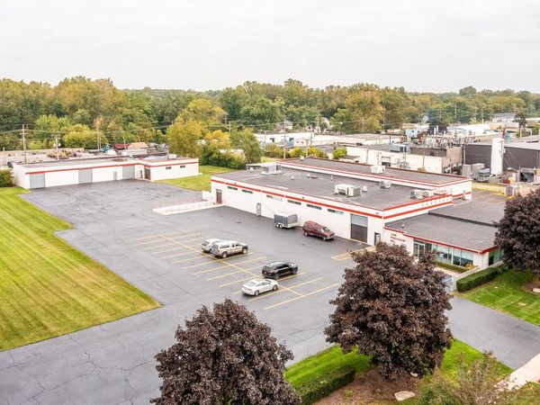 31666 W 8 Mile Road, Farmington, MI 48336