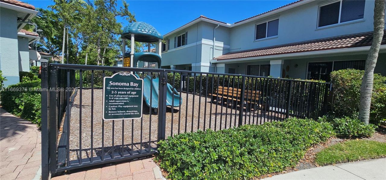 1935 Gardenia Ct, Unit 1935, Riviera Beach, FL 33404 Photo