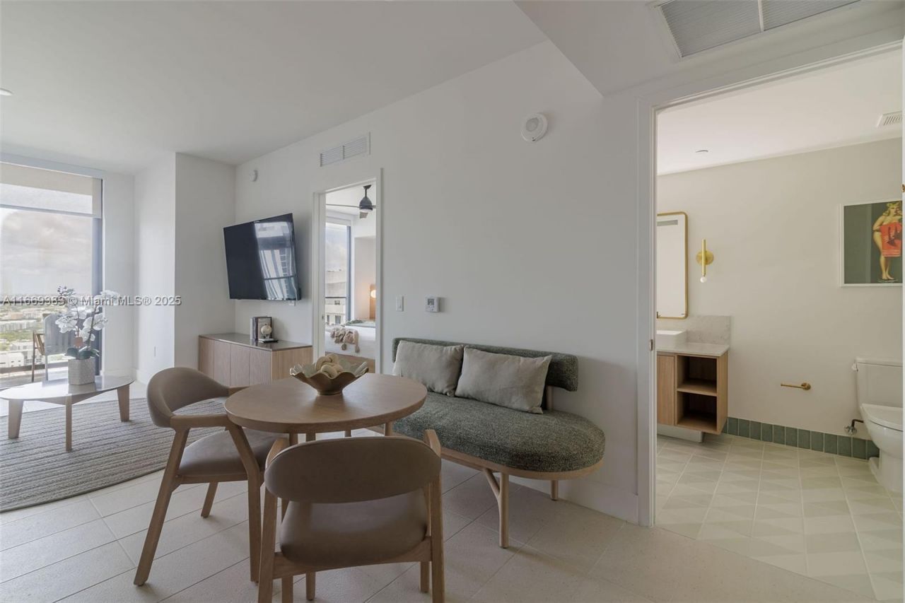 601 NE 1st Street, Unit 4204, Miami, FL 33132 Photo