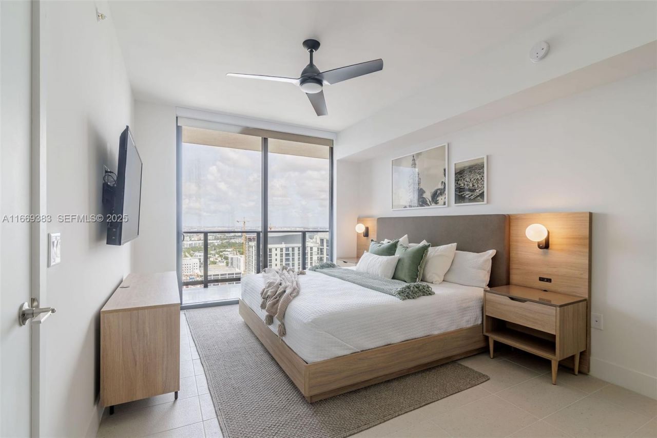 601 NE 1st Street, Unit 4204, Miami, FL 33132 Photo