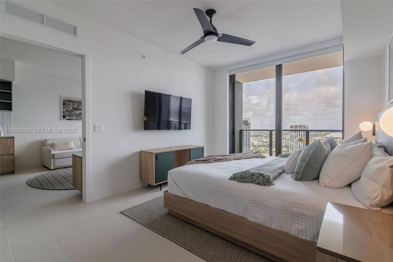 601 NE 1st Street, Unit 4204, Miami, FL 33132 Photo