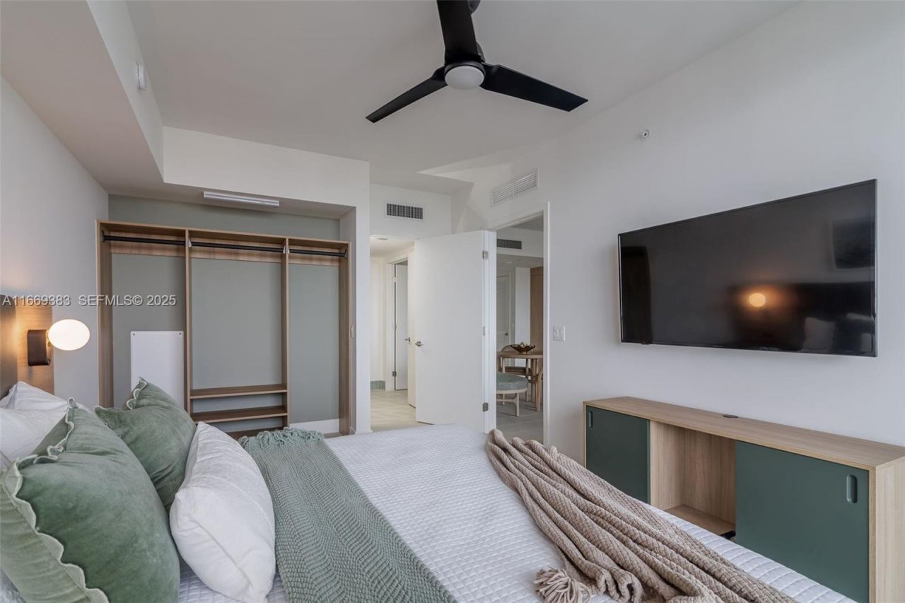 601 NE 1st Street, Unit 4204, Miami, FL 33132 Photo