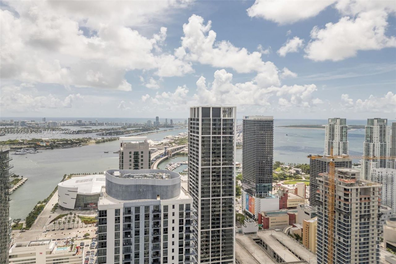 601 NE 1st Street, Unit 4204, Miami, FL 33132 Photo