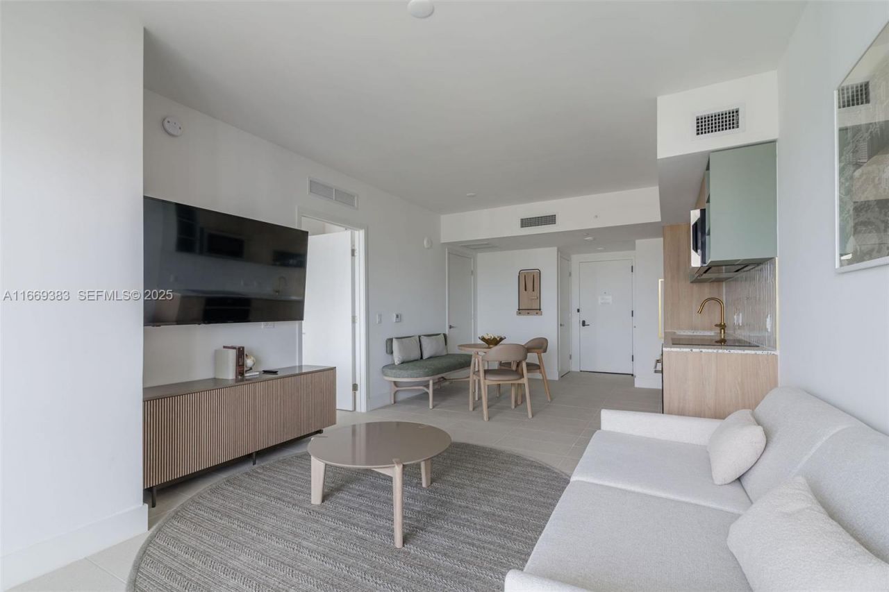 601 NE 1st Street, Unit 4204, Miami, FL 33132 Photo