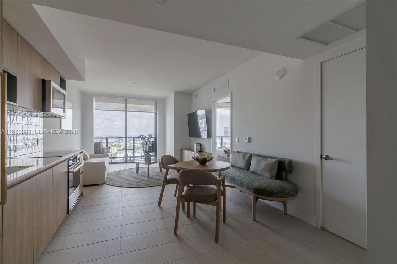 601 NE 1st Street, Unit 4204, Miami, FL 33132 Photo