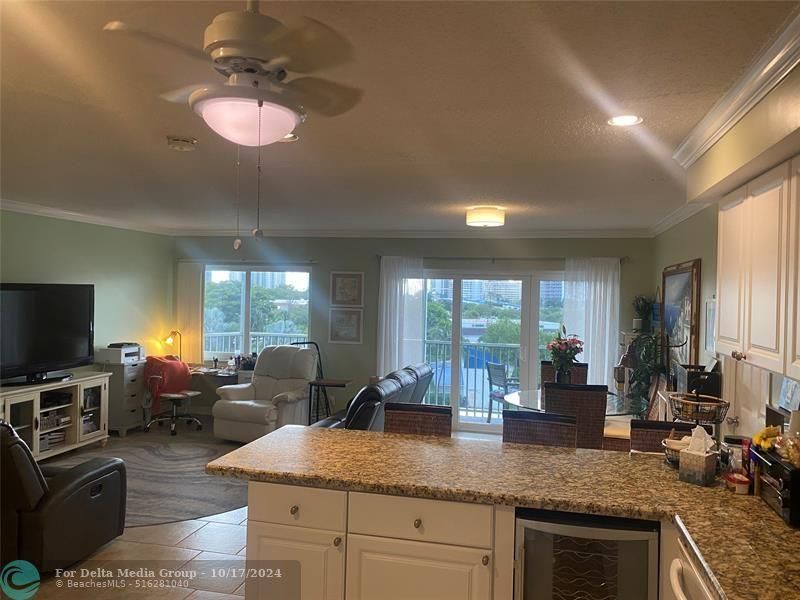 200 Diplomat Parkway, Unit 636, Hallandale Beach, FL 33009 Photo