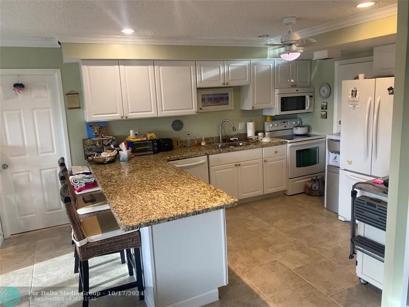 200 Diplomat Parkway, Unit 636, Hallandale Beach, FL 33009 Photo