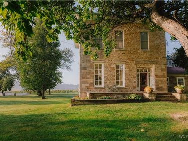 5138 Lower Mountain Road, Lockport, NY 14094