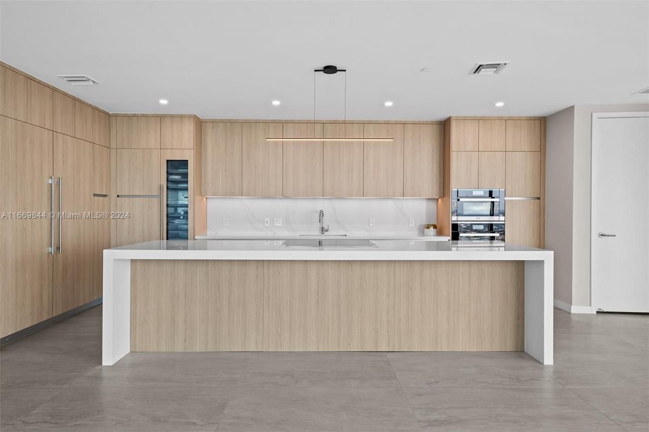 851 NE 1st Ave, Unit PH 5412, Miami, FL 33132 Photo