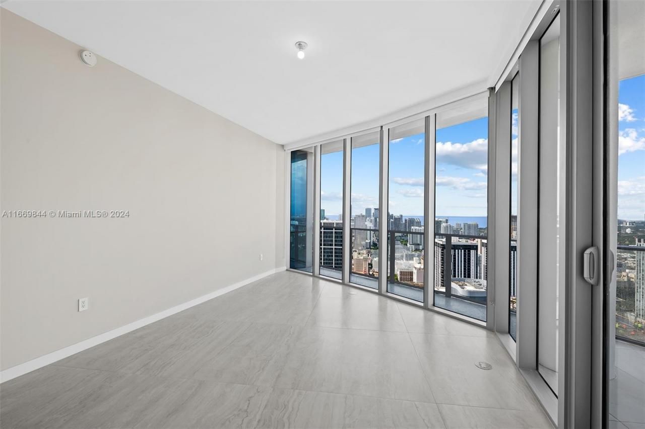 851 NE 1st Ave, Unit PH 5412, Miami, FL 33132 Photo