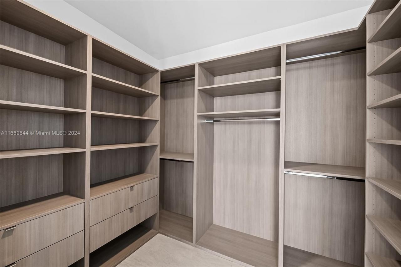 851 NE 1st Ave, Unit PH 5412, Miami, FL 33132 Photo