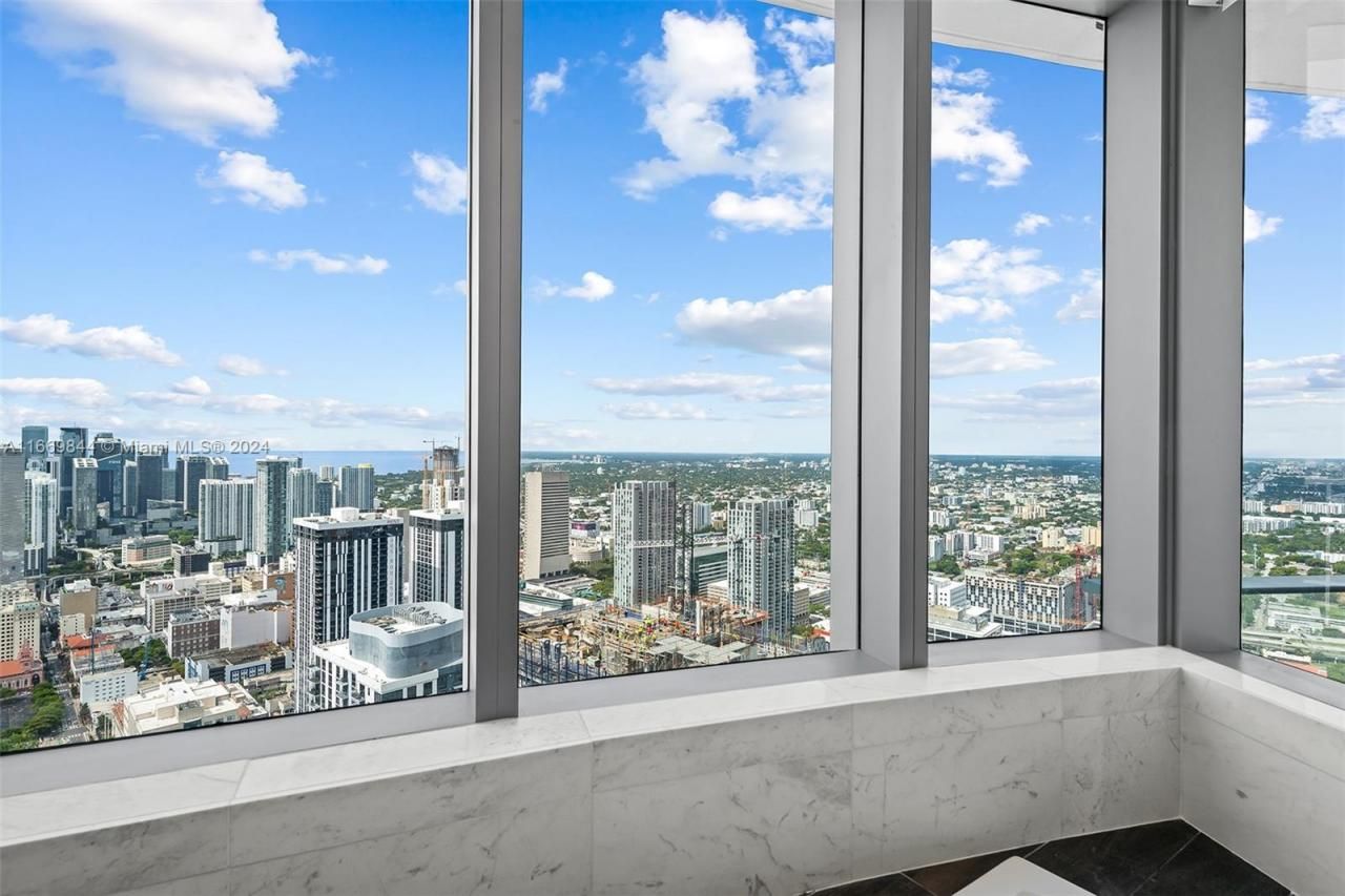 851 NE 1st Ave, Unit PH 5412, Miami, FL 33132 Photo