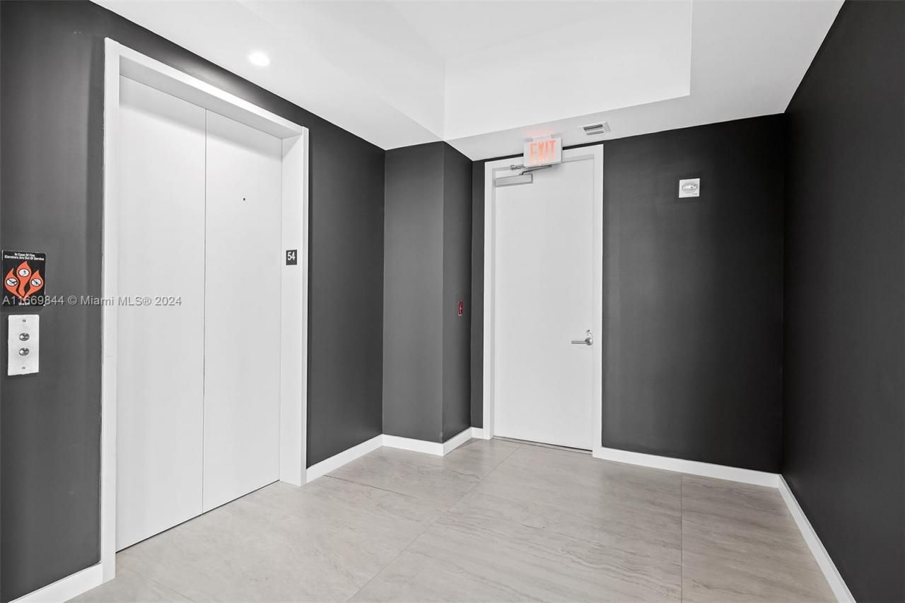 851 NE 1st Ave, Unit PH 5412, Miami, FL 33132 Photo