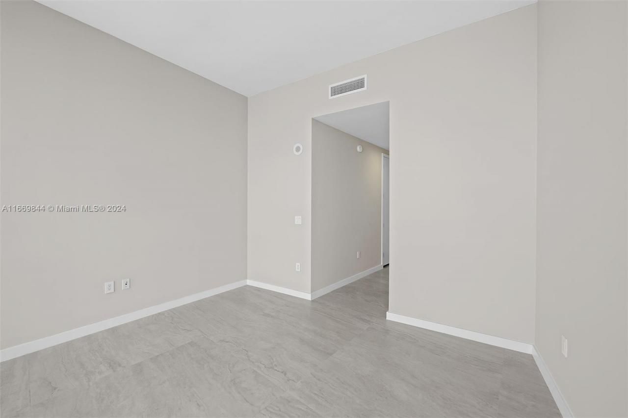 851 NE 1st Ave, Unit PH 5412, Miami, FL 33132 Photo