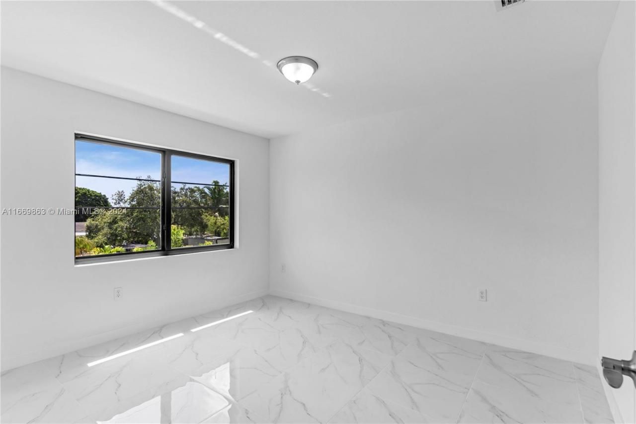 8016 NW 14th Pl, Miami, FL 33147 Photo