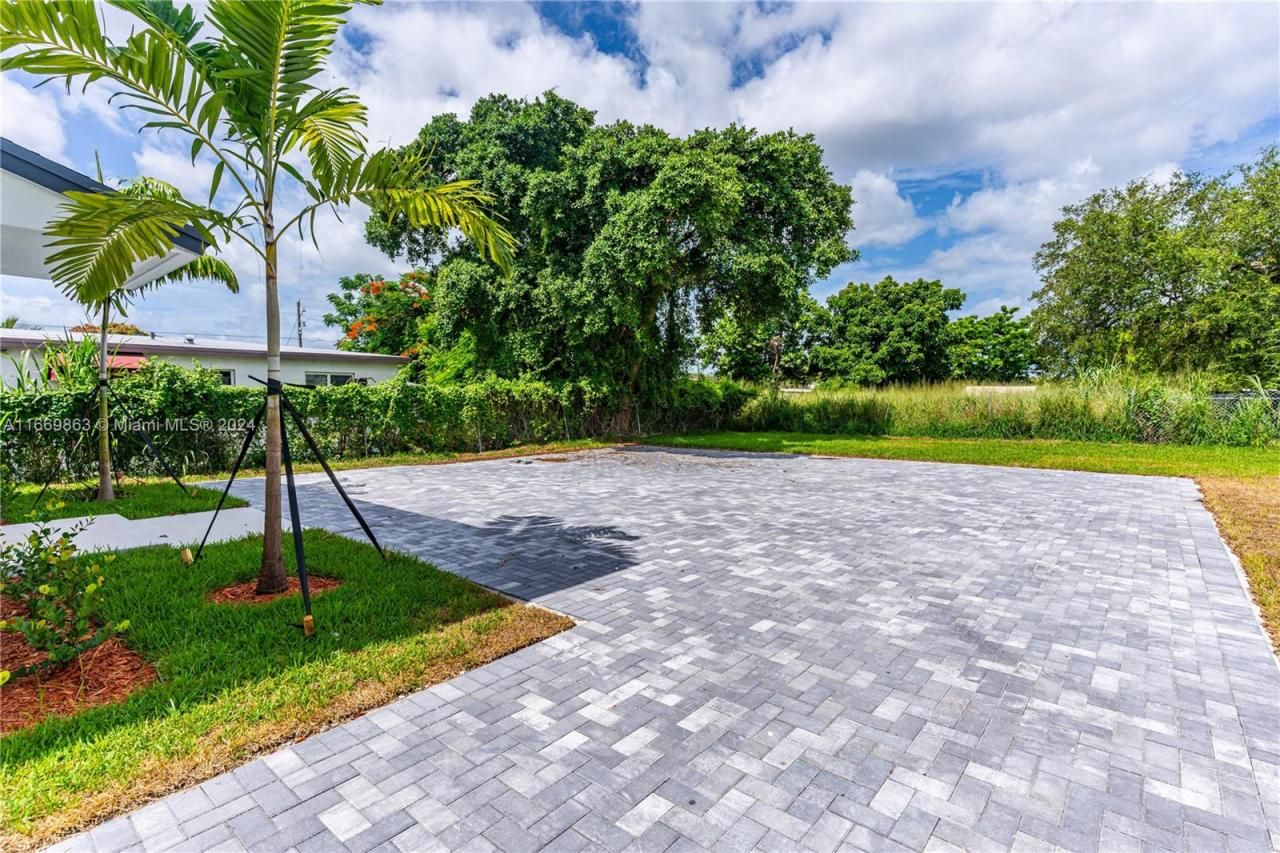 8016 NW 14th Pl, Miami, FL 33147 Photo