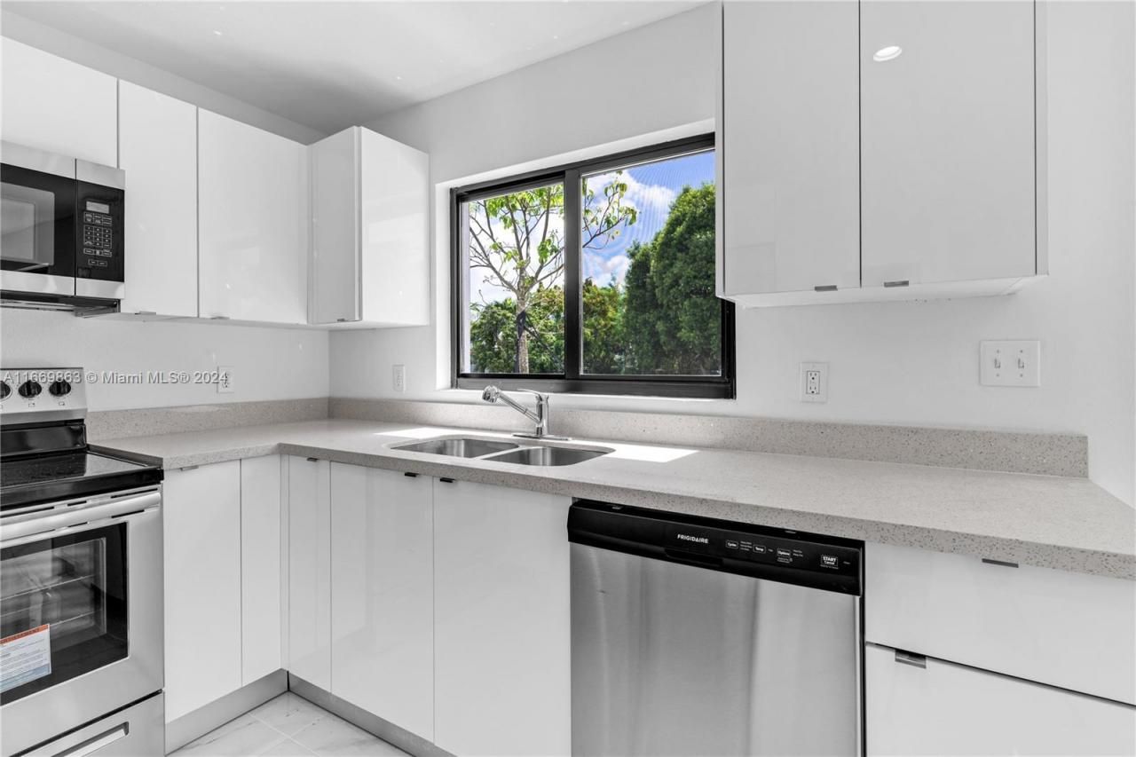 8016 NW 14th Pl, Miami, FL 33147 Photo