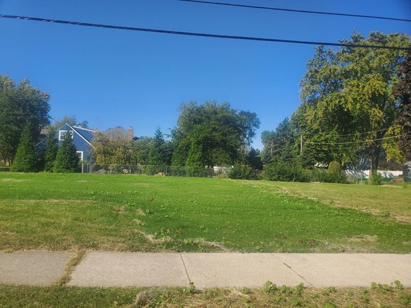 2646 Maple Street, Des Plaines, IL 60018