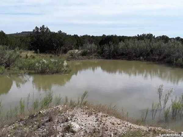 932 High Country Rd, Blanco, TX 78606