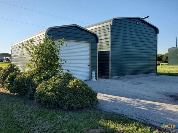 306 N 13th Street, Seadrift, TX 77983