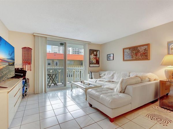 3113 S Ocean Dr, Unit 402, Hallandale Beach, FL 33009