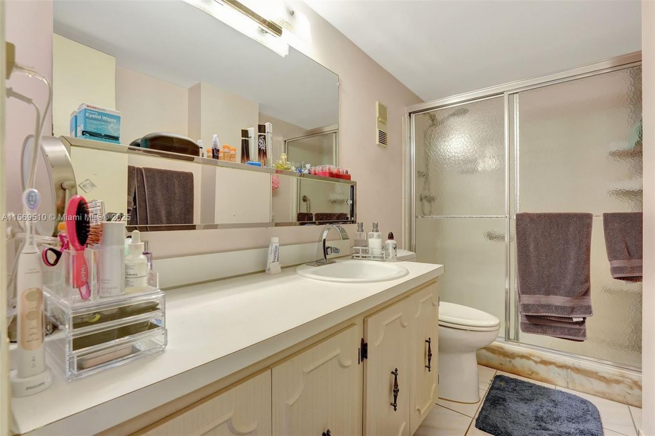 3113 S Ocean Dr, Unit 402, Hallandale Beach, FL 33009 Photo