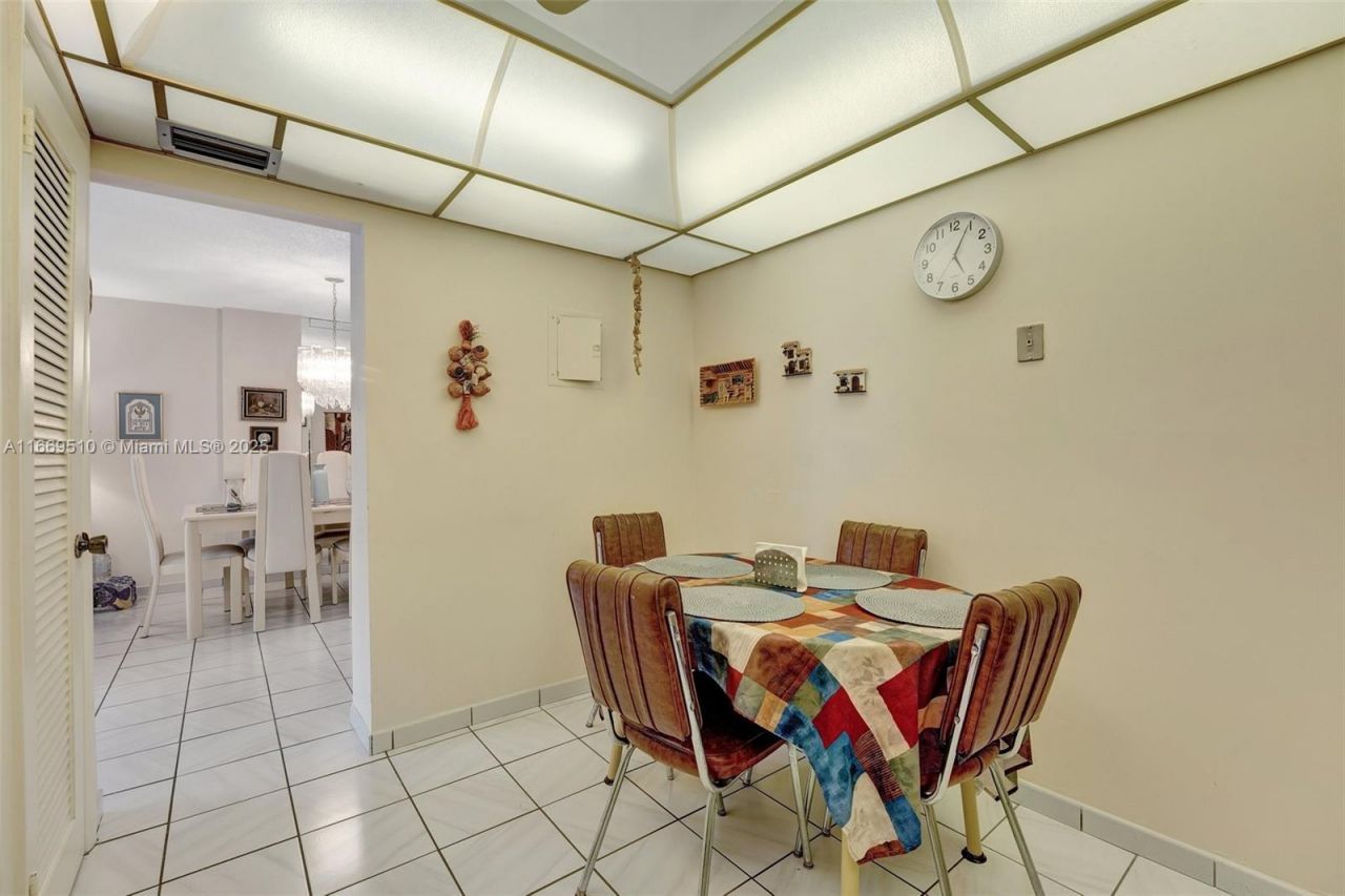 3113 S Ocean Dr, Unit 402, Hallandale Beach, FL 33009 Photo