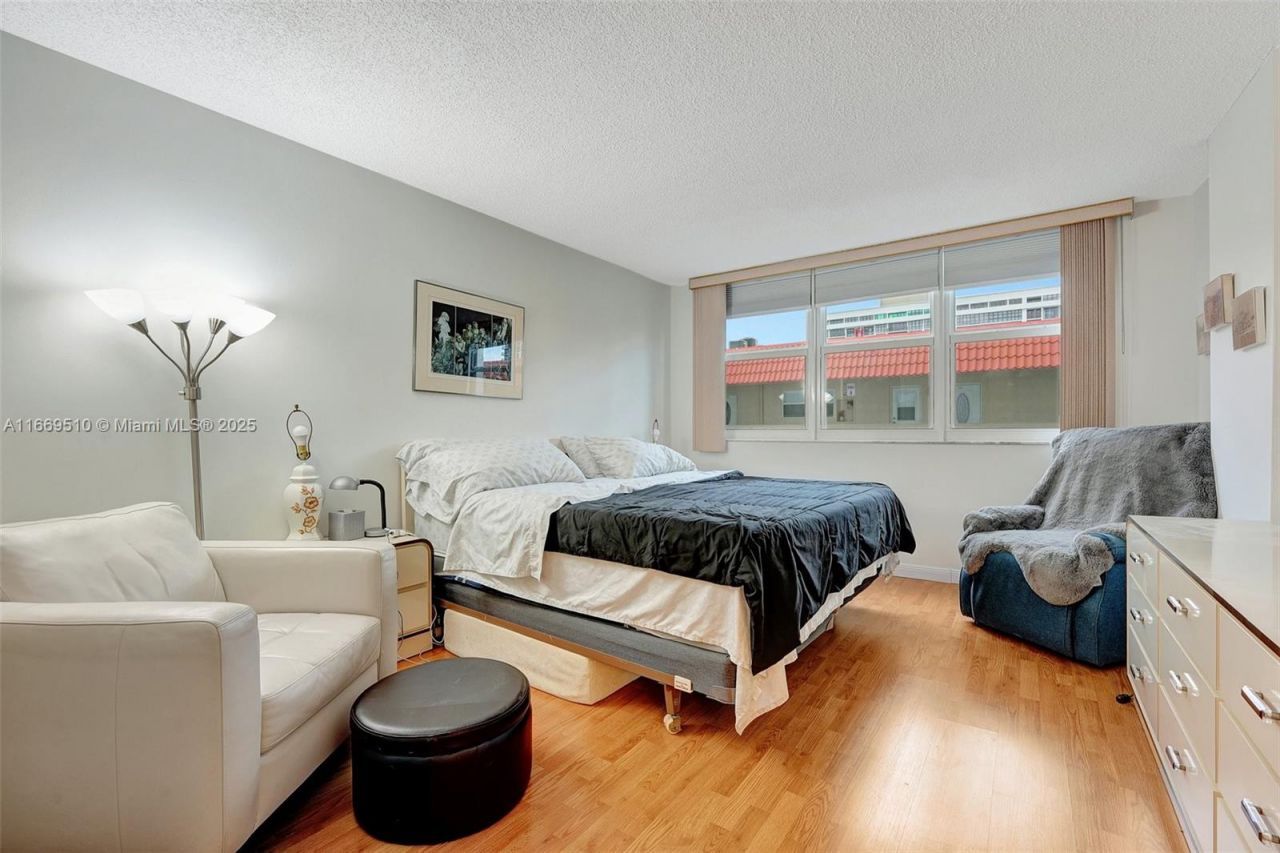 3113 S Ocean Dr, Unit 402, Hallandale Beach, FL 33009 Photo