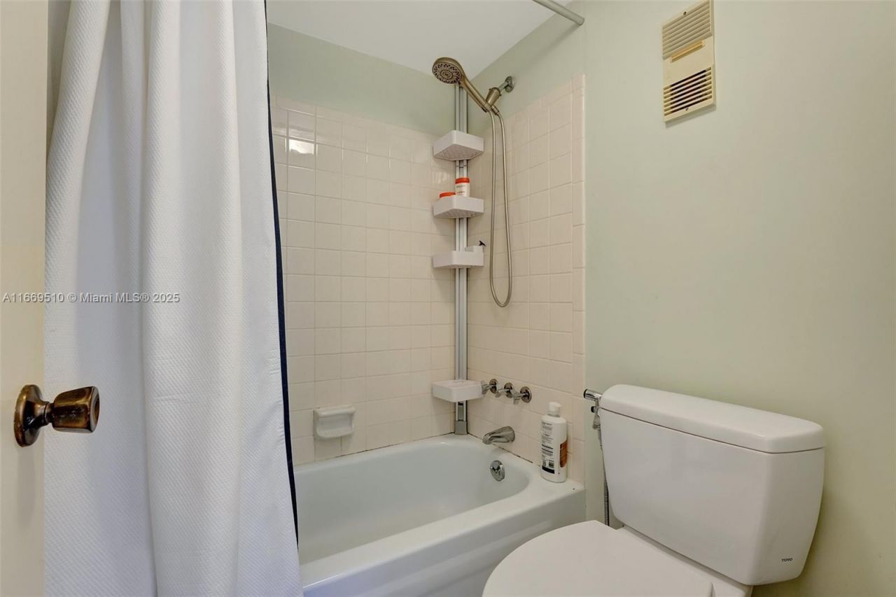 3113 S Ocean Dr, Unit 402, Hallandale Beach, FL 33009 Photo